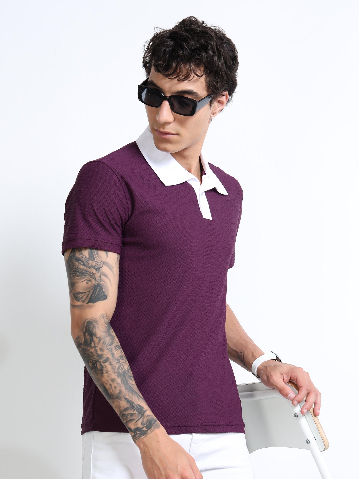 Men’s Contrast-Collar Textured Polo – Plum/White
