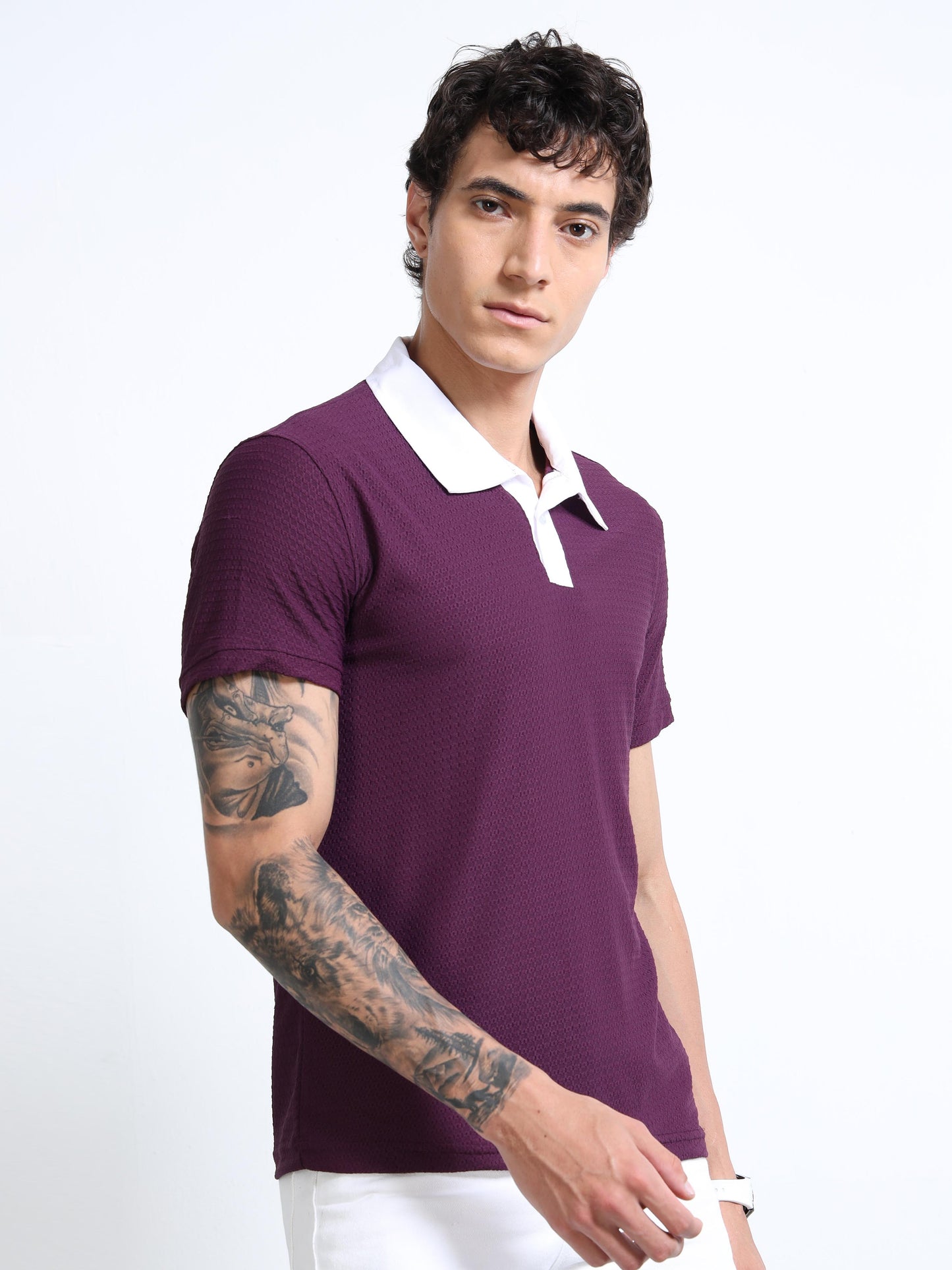 Men’s Contrast-Collar Textured Polo – Plum/White