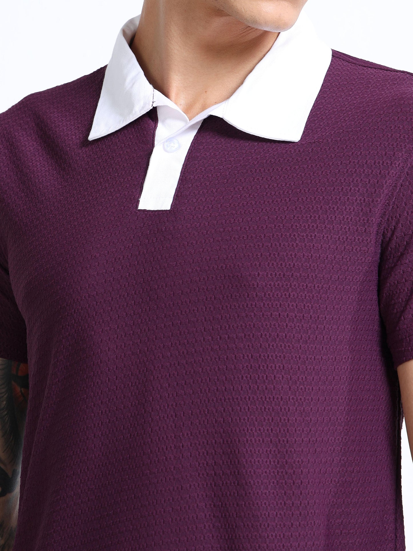 Men’s Contrast-Collar Textured Polo – Plum/White