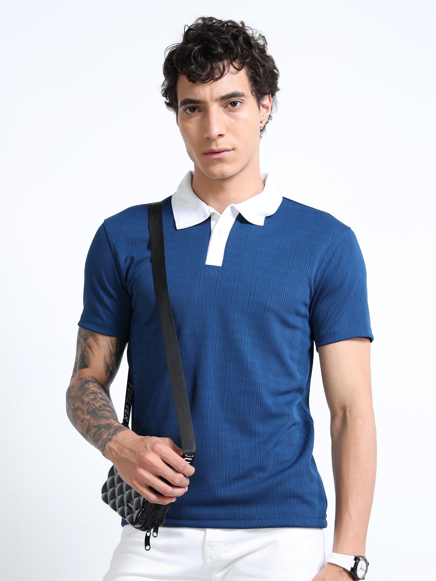 Men’s Contrast-Collar Textured Polo – Royal Blue/White
