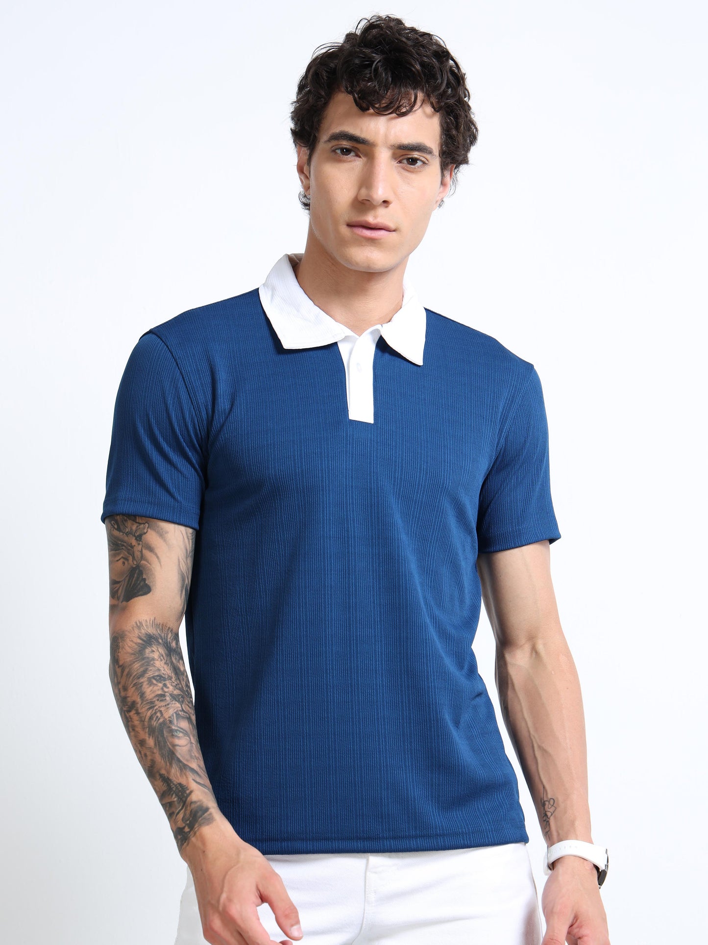 Men’s Contrast-Collar Textured Polo – Royal Blue/White