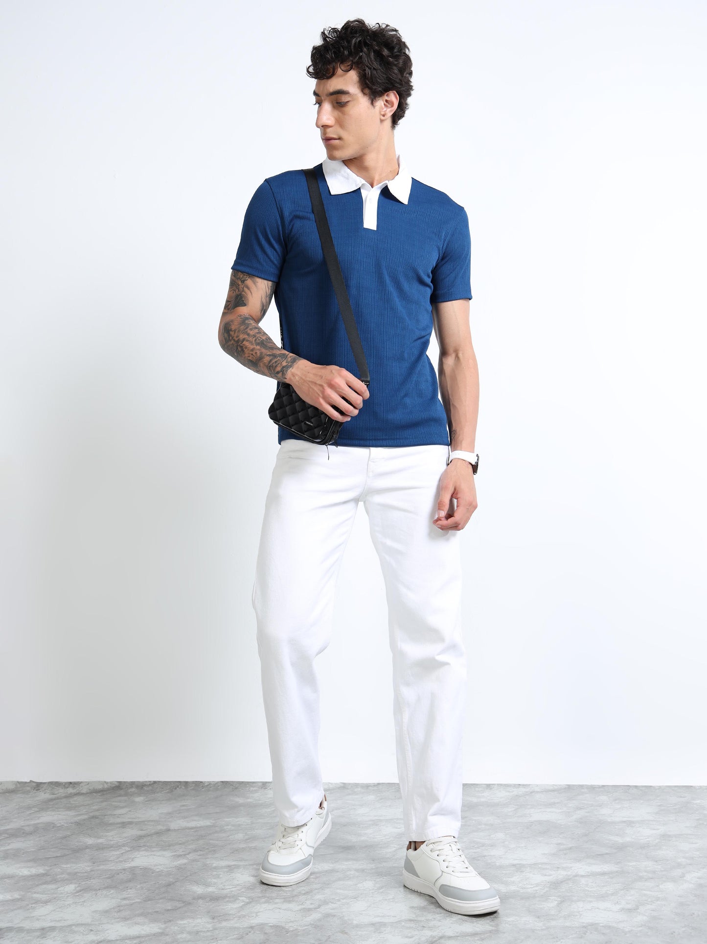 Men’s Contrast-Collar Textured Polo – Royal Blue/White