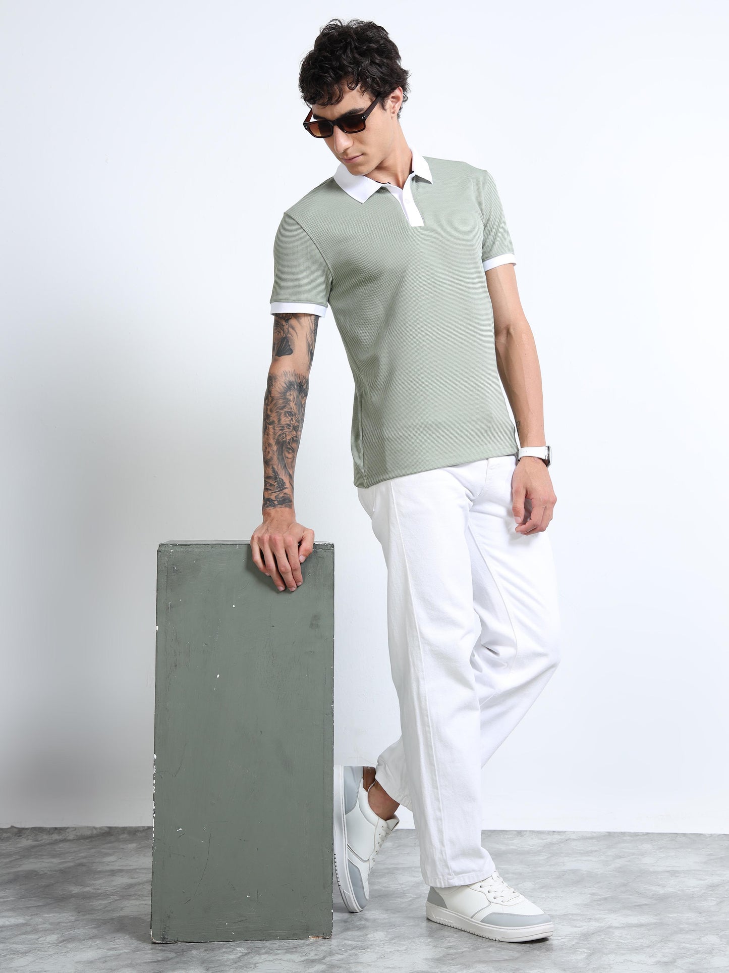 Men’s Contrast-Collar Textured Polo – Sage/White