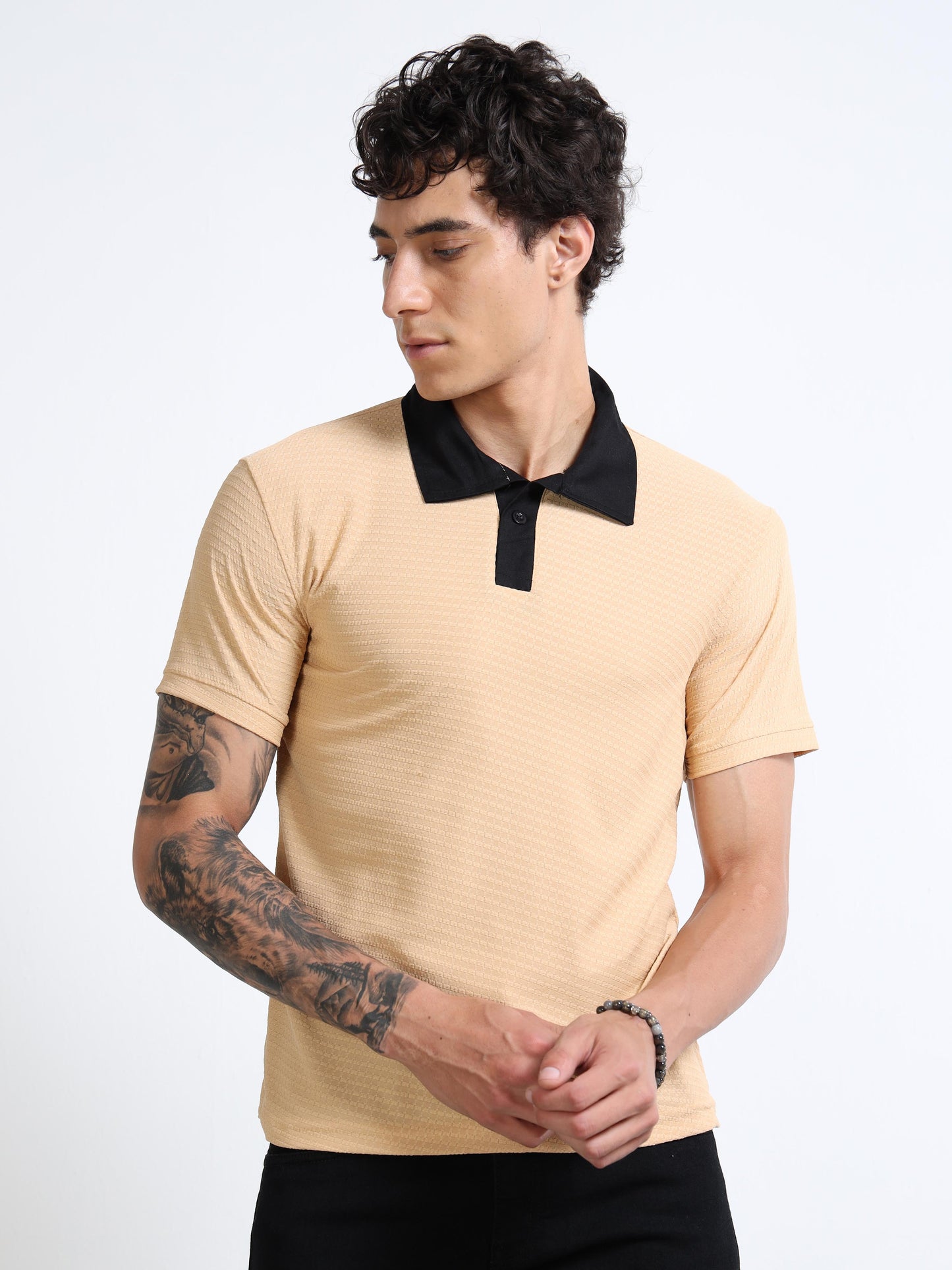 Men’s Contrast-Collar Textured Polo – Sand/Black