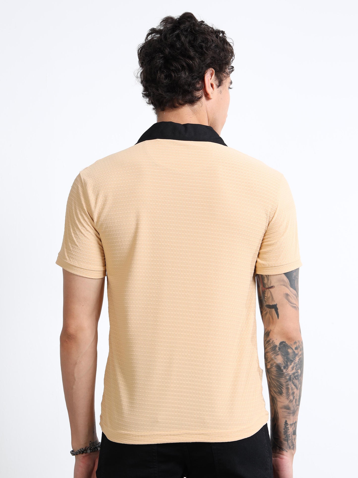 Men’s Contrast-Collar Textured Polo – Sand/Black