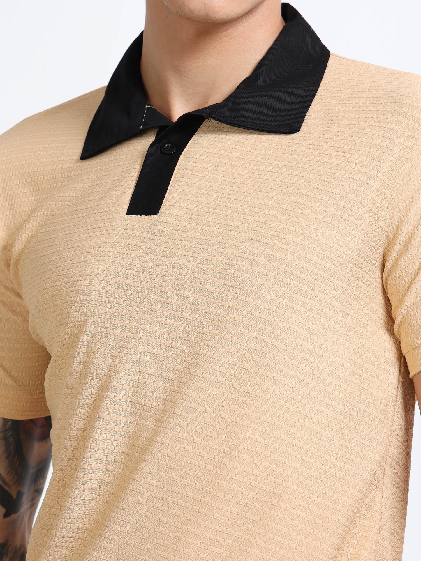 Men’s Contrast-Collar Textured Polo – Sand/Black